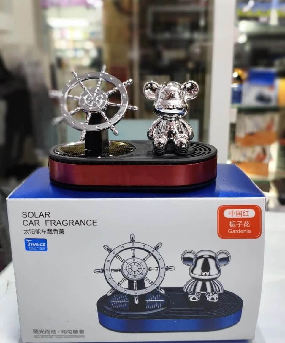 فواحة وعطر جول للسيارات معطر السيارة الشمسي بتصميم سفينة ودب – انتعاش بيئي وأناقة داخل السيارة