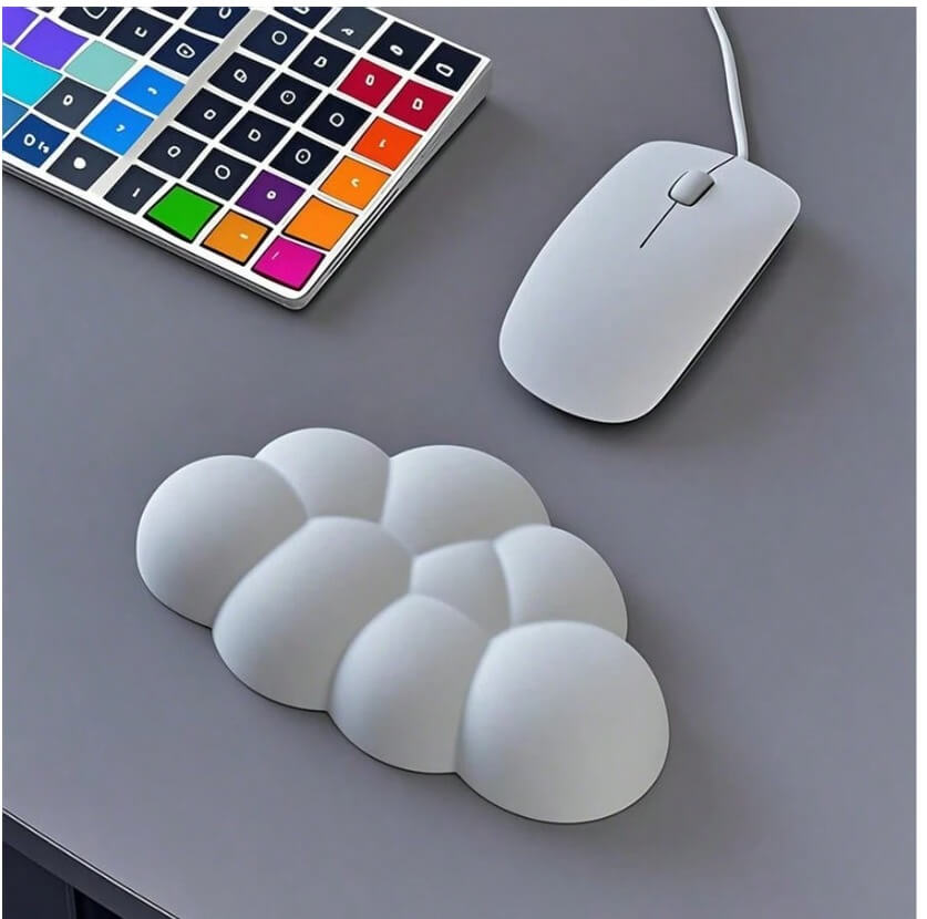 ☁️ وسادة راحة المعصم بشكل سحابة - بطانة ميموري فوم، قاعدة مانعة للانزلاق، تصميم أنيق ومريح